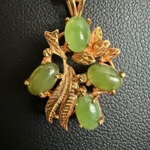 Green Gemstone Gold Tone Necklace with Botanical Design